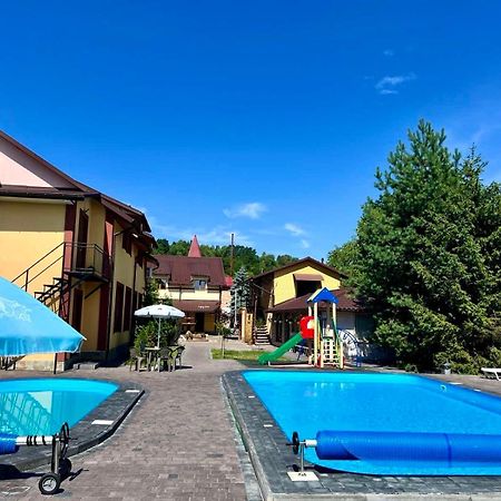 Sadyba Magnat Hotel Dilyatyn Eksteriør bilde